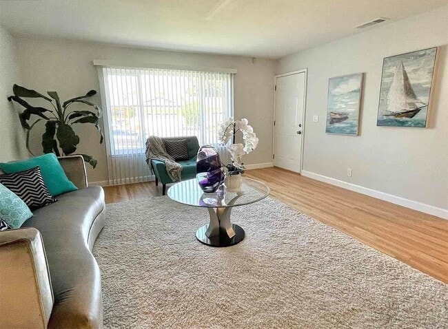 Photo - 7014 Portage Rd