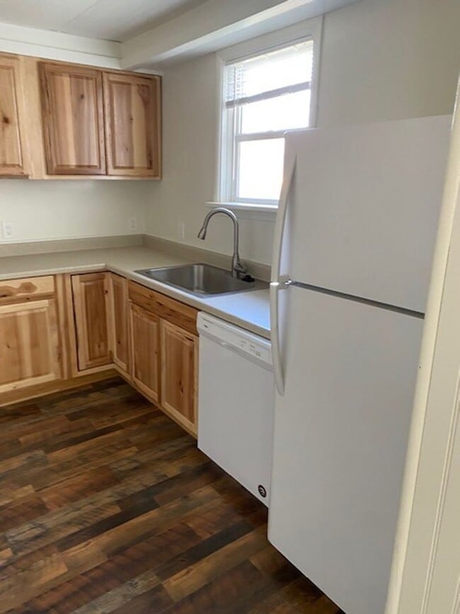 Photo - 27 8th Ave W Unit 1