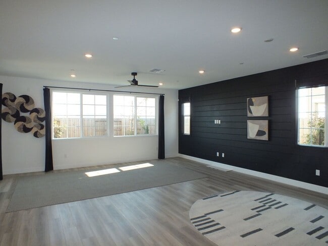 Photo - Folsom Russell Ranch 4/3 new home