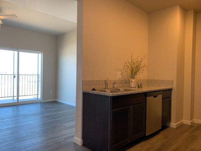 Photo - Fantastic Condo on Windsor Lake Unit 5