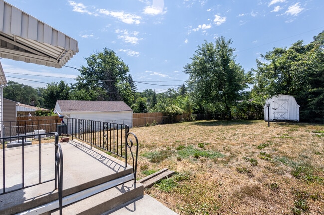 Photo - 5713 Spaulding St