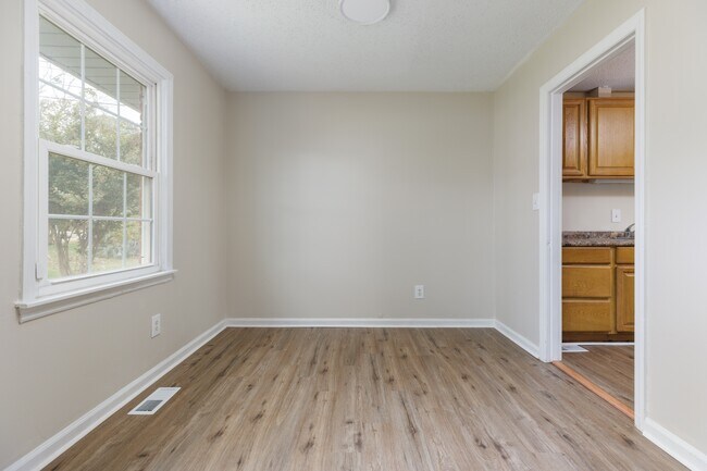 Photo - 4032 Summerhill Dr NW