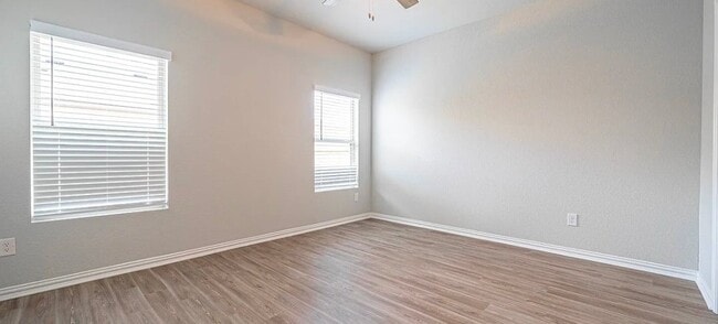 Photo - 9314 Clarke Cv