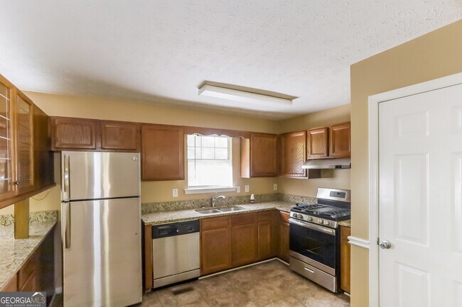 Photo - 595 Deering Dr