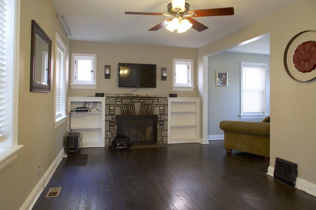 Photo - 6136 Victoria Ave