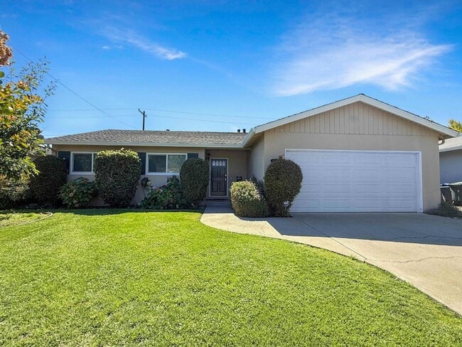 Building Photo - 1535 Lloyd Way Rental