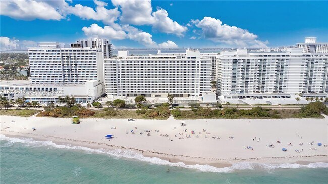 Building Photo - 5555 Collins Ave Unit 16A