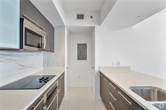 Building Photo - 55 SE 6th St Rental