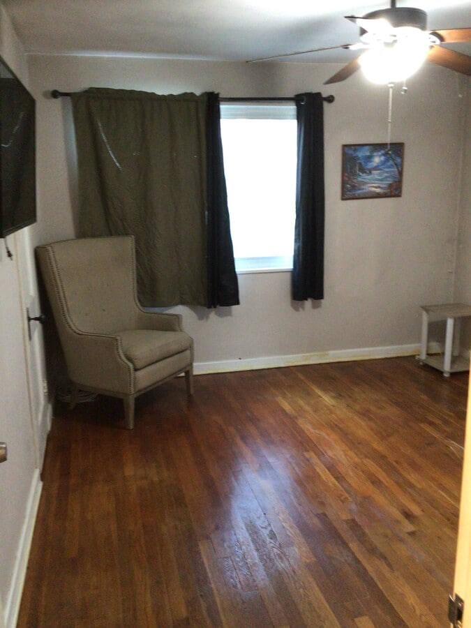 Photo - 163 Elmira St SW