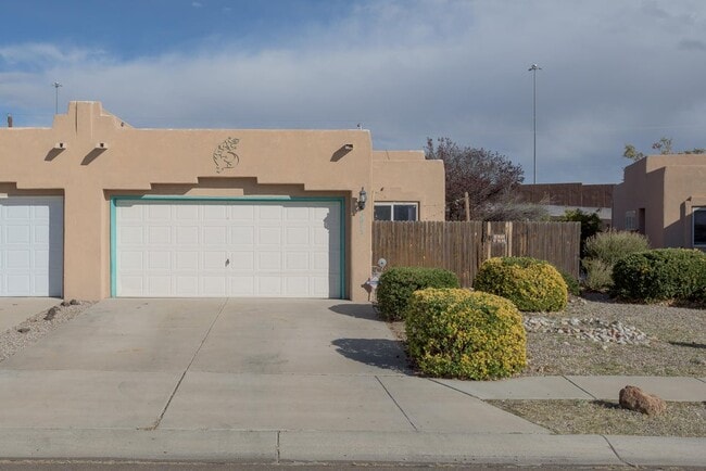 Building Photo - 2012 Camino Contento NW Rental