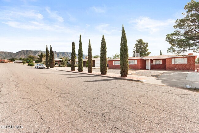 Photo - 417 Christopher Ave