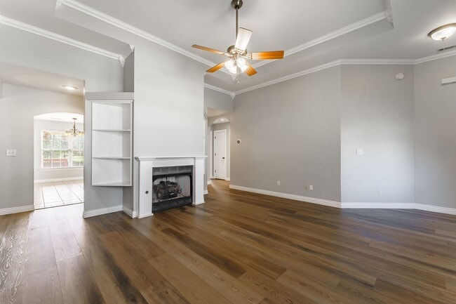 Photo - Bright & Spacious 4-Bedroom Home with Fenced Yard