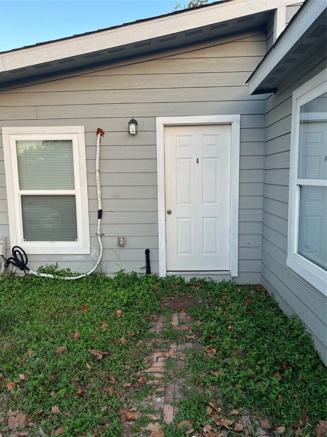 Building Photo - 7909 Brutus St Unit 4