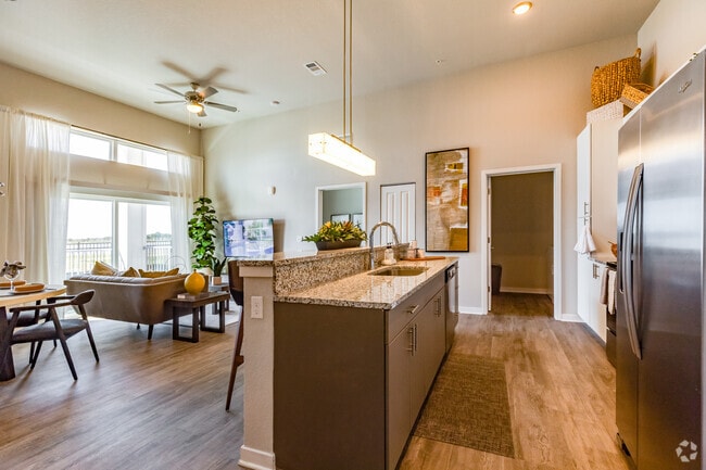 2 BR, 2 BA - 1,102SF