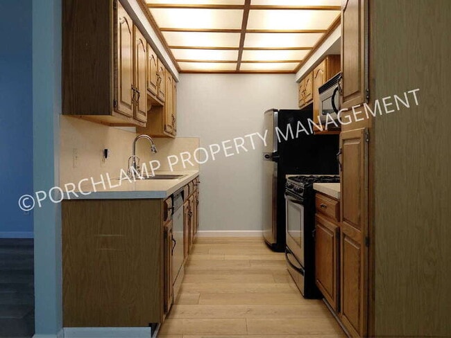 Photo - 587 Maryland Ave NE