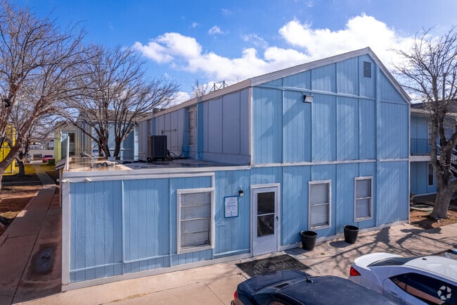 Oficina de arrendamiento - Ashford Odessa Square