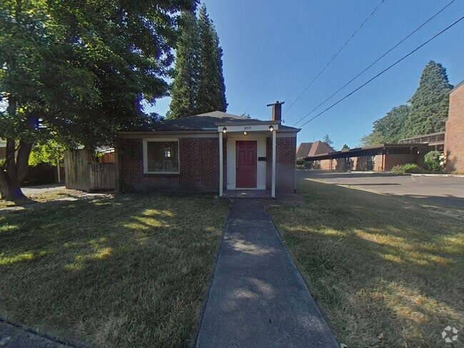 Building Photo - 2 Bedroom House ~ Close to Campus