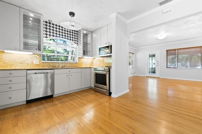 Photo - 609 NE 9th Ave