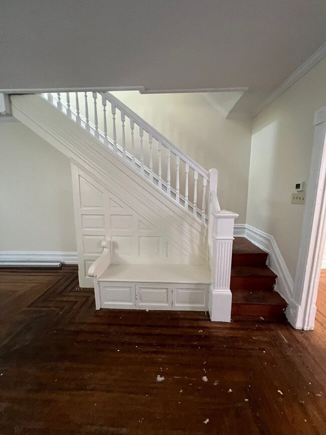 Photo - Spacious 5/6 Bedroom/ 2 Bath House for Rent