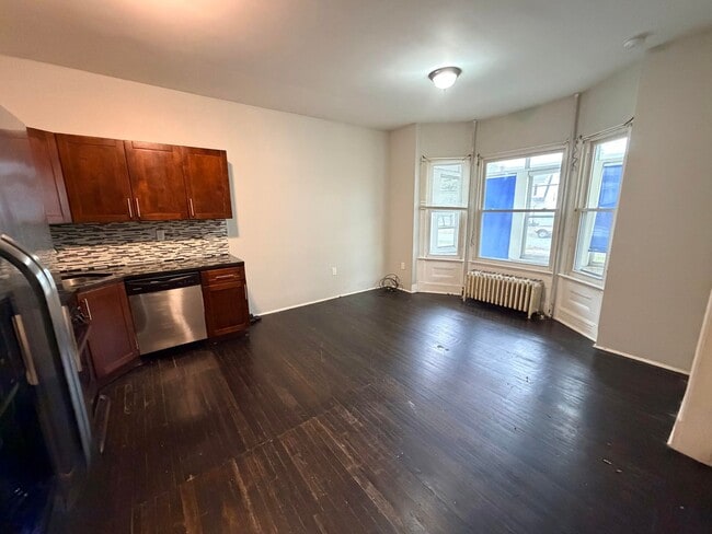 Building Photo - 45 S Pine Ave Unit Floor 1