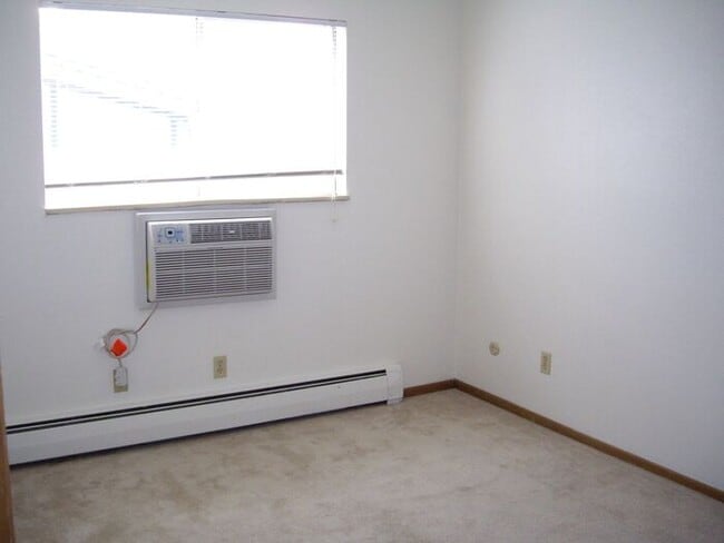 Photo - Beautiful 2 Bedroom Town Home! INCLUDED IN RENT: Water/Sewer/Gas/Trash