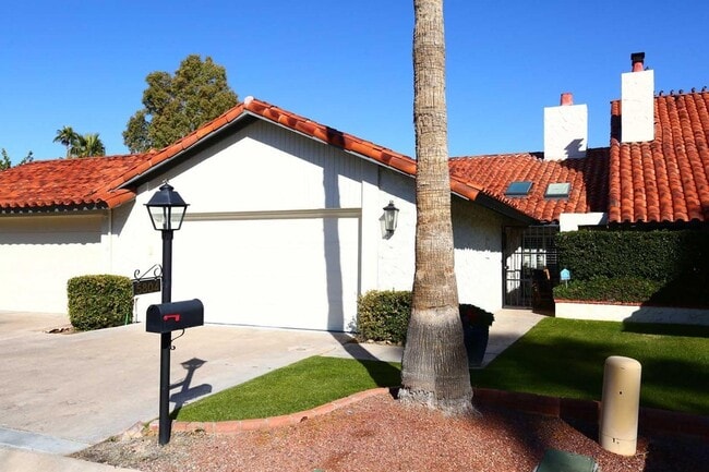 Building Photo - 5804 N Scottsdale Rd