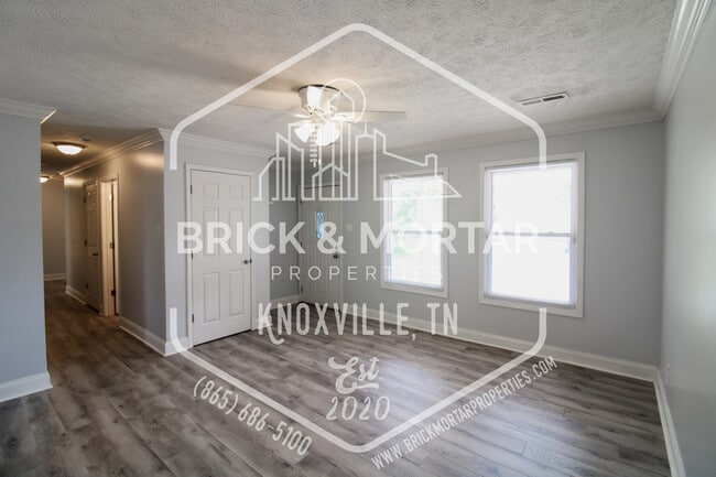 Photo - 1121 Magnet Pl SE