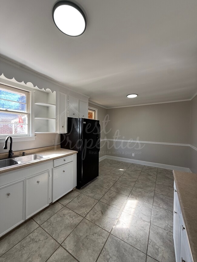 Photo - 921 Woodland Dr