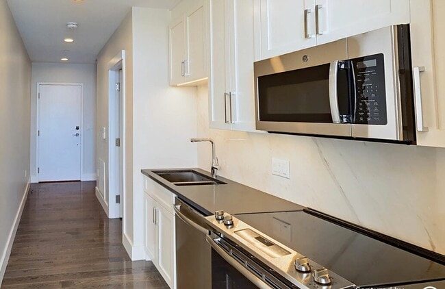 Building Photo - 442 McGrath Hwy Unit 302A Rental