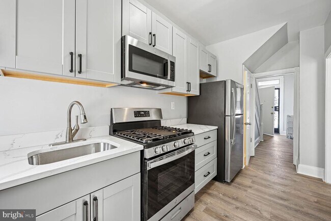 Photo - 167 V St NE