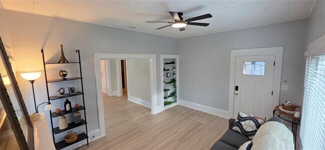 Photo - 107 S 1st St