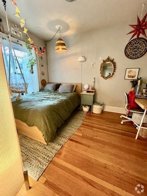 Building Photo - 3 bedroom in Chicago IL 60613 Unit 2 Rental
