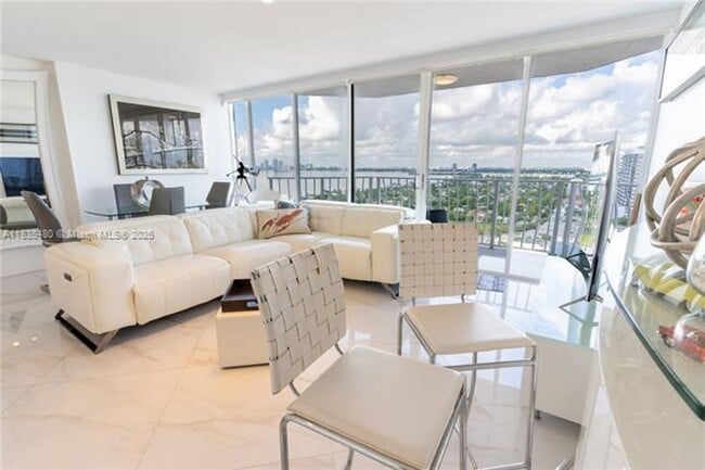 Photo - 7601 E Treasure Dr Unit 7601 E Treasure Dr  2111