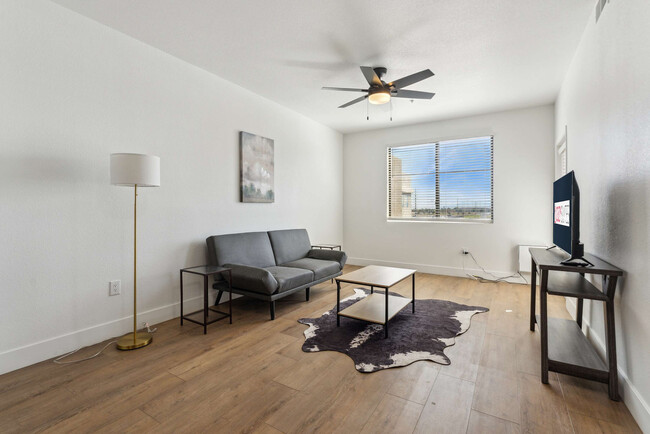 Building Photo - 6610 N 93rd Ave Rental
