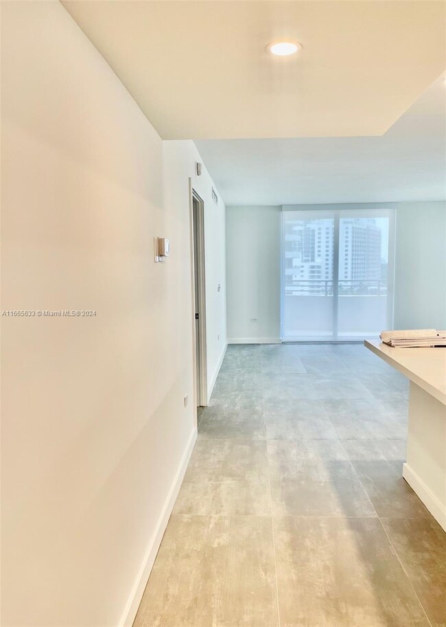 Photo - 5555 Collins Ave Condominio Unidad 9A