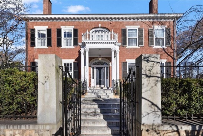 Building Photo - 72 Manning St