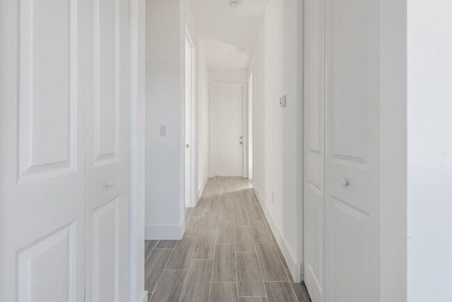 Photo - 248 Rotonda Blvd W