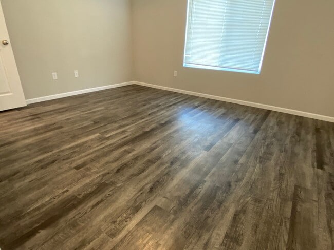 Photo - 412 S Longbranch Dr