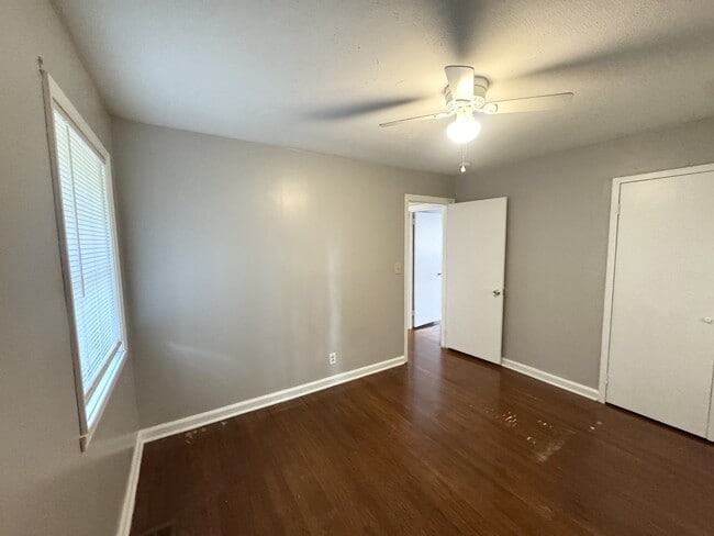 Photo - 1523 Canterbury Rd