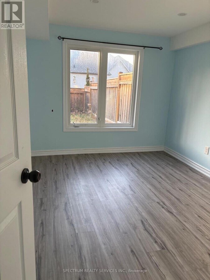 Photo - 1816 Silverstone Cres