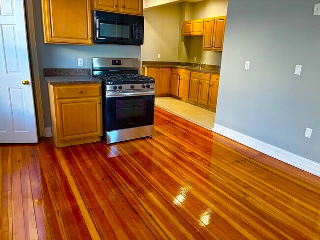 Photo - 129 S Elm St Unidad 2R