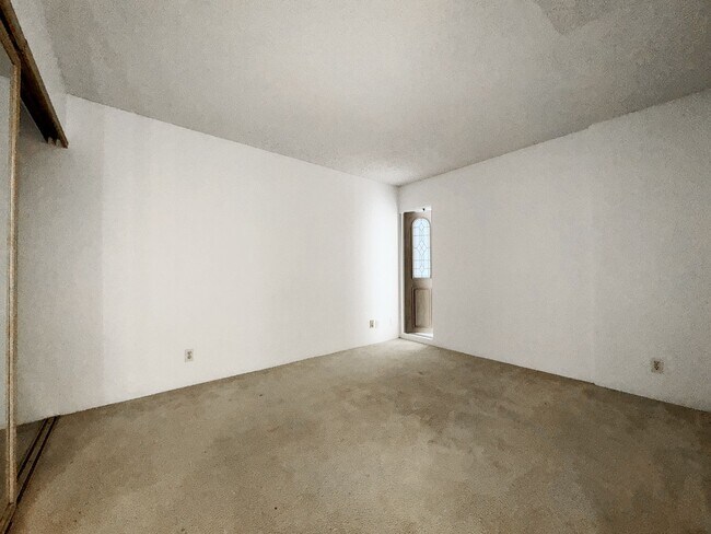 Photo - Diamond Head 1/1 with A/C and Parking Unit 237