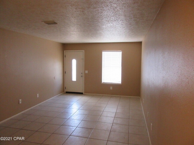 Photo - 1104 W 19th Ct Unidad D