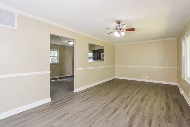 Photo - 16019 Laramie Ave