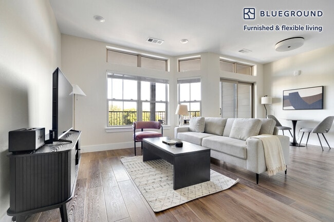 Building Photo - 1501 W Howard Ln Unit FL1-ID358