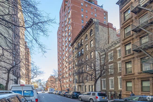 Photo - 444-446 E 58th St Apartments