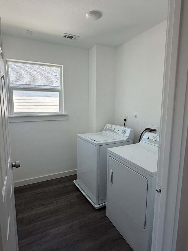 Photo - 6313 Sandra St