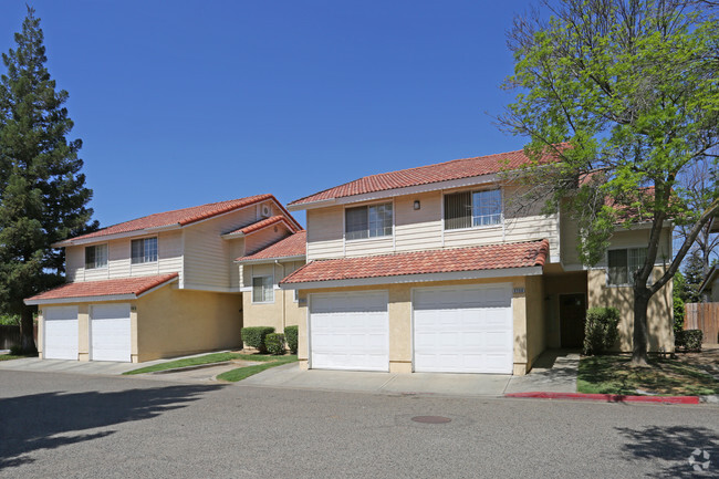 Four Creeks - Four Creeks Apartments