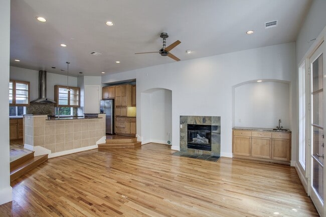 3805 Holland Ave