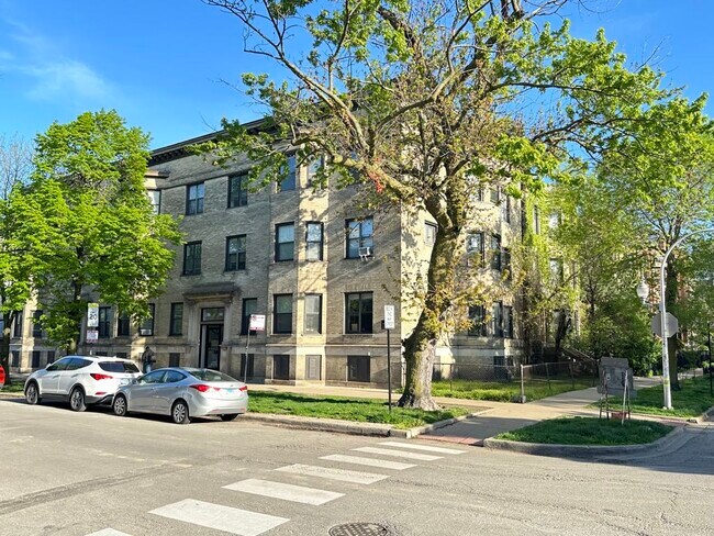 Photo - 842 W Waveland Ave Unit J09P